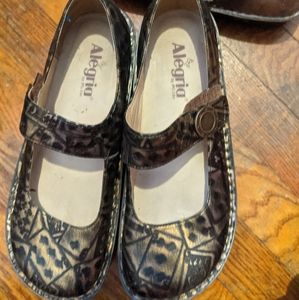 Alegria cute playing card pattern wedges